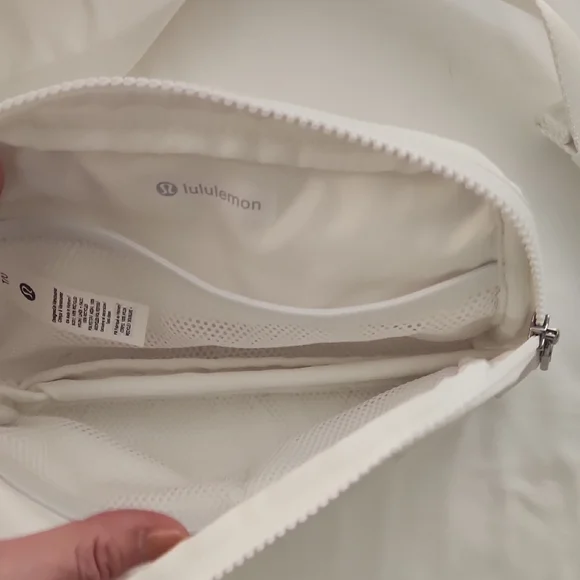 Lululemon White Crossbody Bag - Picture 3 of 5
